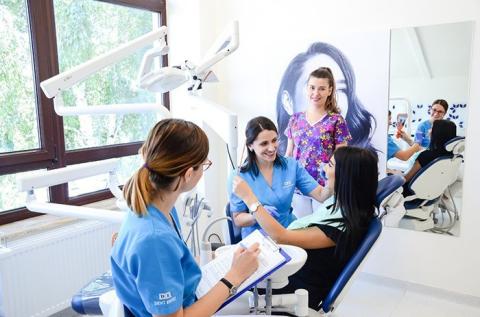 Tehnologii moderne de albire dentară în 40 de minute la stomatolog