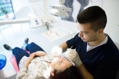Recomandările medicului dentist pentru dinți sănătoși