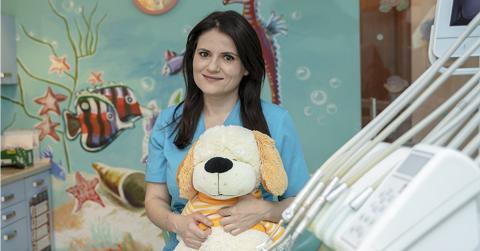 Dr. Irina Morariu: “Cred că să zâmbești și să râzi este un prim contact important cu copiii”