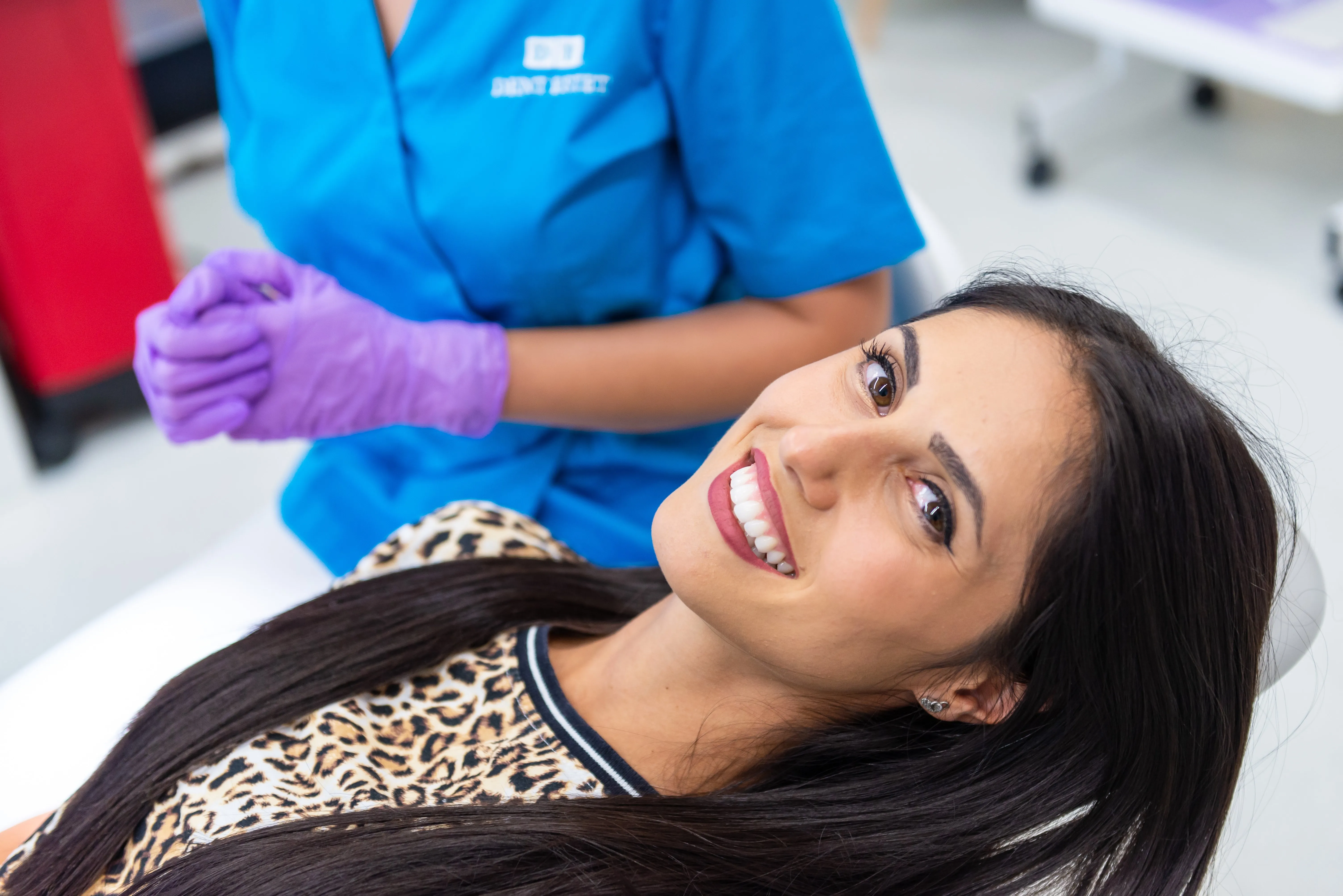 DENT ESTET lansează o nouă divizie - DE HypnoTherapy. Ce înseamnă hipnoza conversațională și care sunt beneficiile pentru pacientul DENT ESTET